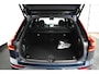 Volvo XC60 Plus Black Edition Recharge Plug-In Hybrid AWD | Luchtvering | HU-Display | Trekhaak | 360 Camera |