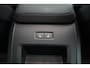 Volvo XC60 Plus Black Edition Recharge Plug-In Hybrid AWD | Luchtvering | HU-Display | Trekhaak | 360 Camera |