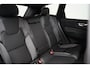 Volvo XC60 Plus Black Edition Recharge Plug-In Hybrid AWD | Luchtvering | HU-Display | Trekhaak | 360 Camera |