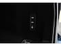 Volvo XC60 Plus Black Edition Recharge Plug-In Hybrid AWD | Luchtvering | HU-Display | Trekhaak | 360 Camera |