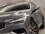 Volvo V60 2.0 T6 Recharge AWD Sport 391Pk Automaat (APPLE CARPLAY, GROOT NAVI, CAMERA, LEDER, GETINT GLAS, SPORTSTOELEN, ELEK ACHTERKLEP, NIEUWE APK, NIEUWSTAAT)