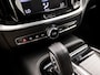 Volvo V60 2.0 T6 Recharge AWD Sport 391Pk Automaat (APPLE CARPLAY, GROOT NAVI, CAMERA, LEDER, GETINT GLAS, SPORTSTOELEN, ELEK ACHTERKLEP, NIEUWE APK, NIEUWSTAAT)