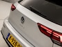 Volkswagen Golf 1.5 TSI Sport (APPLE CARPLAY, GROOT NAVI, 4 CILINDER, STUUR/STOELVERWARMING, PARKEERSENSOREN, SPORTSTOELEN, KEYLESS, GETINT GLAS, NIEUWSTAAT)