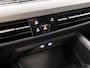 Volkswagen Golf 1.5 TSI Sport (APPLE CARPLAY, GROOT NAVI, 4 CILINDER, STUUR/STOELVERWARMING, PARKEERSENSOREN, SPORTSTOELEN, KEYLESS, GETINT GLAS, NIEUWSTAAT)