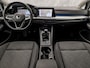 Volkswagen Golf 1.5 TSI Sport (APPLE CARPLAY, GROOT NAVI, 4 CILINDER, STUUR/STOELVERWARMING, PARKEERSENSOREN, SPORTSTOELEN, KEYLESS, GETINT GLAS, NIEUWSTAAT)