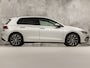 Volkswagen Golf 1.5 TSI Sport (APPLE CARPLAY, GROOT NAVI, 4 CILINDER, STUUR/STOELVERWARMING, PARKEERSENSOREN, SPORTSTOELEN, KEYLESS, GETINT GLAS, NIEUWSTAAT)