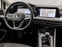 Volkswagen Golf 1.5 TSI Sport (APPLE CARPLAY, GROOT NAVI, 4 CILINDER, STUUR/STOELVERWARMING, PARKEERSENSOREN, SPORTSTOELEN, KEYLESS, GETINT GLAS, NIEUWSTAAT)
