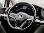 Volkswagen Golf 1.5 TSI Sport (APPLE CARPLAY, GROOT NAVI, 4 CILINDER, STUUR/STOELVERWARMING, PARKEERSENSOREN, SPORTSTOELEN, KEYLESS, GETINT GLAS, NIEUWSTAAT)
