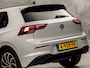 Volkswagen Golf 1.5 TSI Sport (APPLE CARPLAY, GROOT NAVI, 4 CILINDER, STUUR/STOELVERWARMING, PARKEERSENSOREN, SPORTSTOELEN, KEYLESS, GETINT GLAS, NIEUWSTAAT)