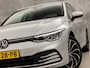 Volkswagen Golf 1.5 TSI Sport (APPLE CARPLAY, GROOT NAVI, 4 CILINDER, STUUR/STOELVERWARMING, PARKEERSENSOREN, SPORTSTOELEN, KEYLESS, GETINT GLAS, NIEUWSTAAT)