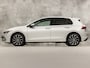 Volkswagen Golf 1.5 TSI Sport (APPLE CARPLAY, GROOT NAVI, 4 CILINDER, STUUR/STOELVERWARMING, PARKEERSENSOREN, SPORTSTOELEN, KEYLESS, GETINT GLAS, NIEUWSTAAT)
