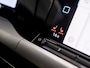 Volkswagen Golf 1.5 TSI Sport (APPLE CARPLAY, GROOT NAVI, 4 CILINDER, STUUR/STOELVERWARMING, PARKEERSENSOREN, SPORTSTOELEN, KEYLESS, GETINT GLAS, NIEUWSTAAT)