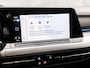 Volkswagen Golf 1.5 TSI Sport (APPLE CARPLAY, GROOT NAVI, 4 CILINDER, STUUR/STOELVERWARMING, PARKEERSENSOREN, SPORTSTOELEN, KEYLESS, GETINT GLAS, NIEUWSTAAT)