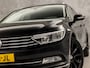 Volkswagen Passat Variant 1.4 TSI ACT Highline R 150Pk Automaat (VIRTUAL COCKPIT, APPLE CARPLAY, BLACK PACK, CAMERA, STOELVERWARMING, LEDER/ALCANTARA, GETINT GLAS, KEYLESS, ADAPTIVE CRUISE, NIEUWSTAAT)