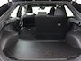 Toyota C-HR / C-HR+ First Edition 77 kWh | BTW voertuig | 18" | dodehoek detectie | Stoel+stuurverwarming | Parkeersensoren voor+achter | Elektrische achterklep |