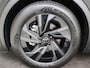 Toyota C-HR / C-HR+ First Edition 77 kWh | BTW voertuig | 18" | dodehoek detectie | Stoel+stuurverwarming | Parkeersensoren voor+achter | Elektrische achterklep |