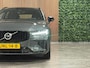 Volvo V60 T8 AWD Recharge Plus Dark | Trekhaak | Harman Kardon | Adaptieve Cruise Control | Stoelverwarming voor+achter | Stuurwielverwarming | 360 Camera | Pilot Assist | BLIS Dode Hoek Detectie | Elektrische voorstoelen geheugen | Lederen bekleding | Zitting verlenging voorstoelen | Lederen dashboard | Google Infotainment | Keyless Drive | Parkeersensoren voor+achter | Privacy Glass | Elektrisch bedienbare achterklep | DAB Radio | Apple Carplay/Android Auto | Volvo On Call met mobiele App functie | Forest Lake Metallic |