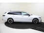 Volkswagen Passat Variant 1.5 eHybrid R-Line Edition | SoH 97% | Panoramadak | Lederen bekleding ‘Puglia’ | Trekhaak | 360 camera | Adaptieve demping | Head-up display | LED Matrix verlichting | Stoelventilatie |
