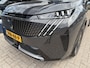 Peugeot E-3008 Launch Edition 325 PK Dual Motor 73 kWh | 8 Jaar Garantie | Nieuw Auto | Volledig Lederen Bekleding | Focal Audio | Panoramisch Schuifdak | LED Matrix Verlichting | Navigatie | 20" Lichtmetalen Velgen | 360 Graden Camera | Dode Hoek Detectie | Adaptieve Cruise Control | Stoelverwarming + Massage + Ventilatie | Hoge Zitpositie |