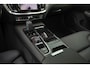 Volvo V60 T8 AWD Plus Dark Performance Edition - IntelliSafe Assist & Surround - Panoramisch schuif-/kanteldak - 360º camera - Harman Kardon - Stoelverwarming voor & achter - Verwarmbaar stuur - Keyless - Parkeersensoren voor & achter - Elektrisch verstelbare voorstoelen met geheugen - Geïntegreerde Google Maps - Apple® CarPlay - 19 inch lichtmetalen velgen