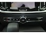 Volvo V60 T8 AWD Plus Dark Performance Edition - IntelliSafe Assist & Surround - Panoramisch schuif-/kanteldak - 360º camera - Harman Kardon - Stoelverwarming voor & achter - Verwarmbaar stuur - Keyless - Parkeersensoren voor & achter - Elektrisch verstelbare voorstoelen met geheugen - Geïntegreerde Google Maps - Apple® CarPlay - 19 inch lichtmetalen velgen