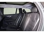 Volvo V60 T8 AWD Plus Dark Performance Edition - IntelliSafe Assist & Surround - Panoramisch schuif-/kanteldak - 360º camera - Harman Kardon - Stoelverwarming voor & achter - Verwarmbaar stuur - Keyless - Parkeersensoren voor & achter - Elektrisch verstelbare voorstoelen met geheugen - Geïntegreerde Google Maps - Apple® CarPlay - 19 inch lichtmetalen velgen