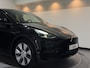 Tesla Model Y Long Range AWD 75 kWh | Autopilot | Voor & achterstoelen verwarmd | Keyless