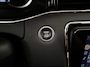 Land Rover Range Rover Evoque P300e AWD R-Dynamic SE | Schuifdak | Head-Up Display | Meridian-Sound | 20" Gloss Black | Zondag Open!