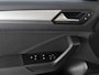 Volkswagen T-Roc 1.0 TSI Life / DIgitaal dashboard / App connect / Parkeersensoren V+A / All season banden / **