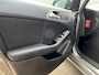Mercedes-Benz B-klasse 180 Navi / Trekhaak / Parkeer assistent / stoelverwarming