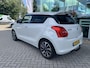 Suzuki Swift 1.2 Stijl Smart Hybrid | Trekhaak | Stoelverwarming | Climate Control | Camera | Lichtmetalen Velgen | Winterset |