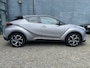 Toyota C-HR / C-HR+ 1.8 Hybrid 122pk Automaat Bi-Tone Plus | JBL Audio | Stoel/Stuurverwarming | Blindspot | Navi | Afneembare Trekhaak | Parkeercamera | LED |