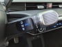 Hyundai Ioniq 5 Lounge 77.4 kWh / SOH 100% / Fabrieksgarantie tot 12-2027 / Dealer onderhouden / Trekhaak afneembaar / CCS snelladen / Warmtepomp / Head Up Display / Rondomzicht camera / Trekgewicht 1600 kg / Stuur- Stoel & Achterbank verwarming / Elektrische achterklep /
