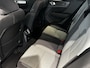 Volvo XC40 1.5 T5 Recharge R-Design Plus Bright | PHEV | Achteruitrijcamera | Parkeersensoren | Lichtmetalen Velgen 18" | Elektrisch Verstelbare Voorstoelen | Stoelverwarming | getinte ramen vanaf B stijl