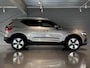 Volvo XC40 1.5 T5 Recharge R-Design Plus Bright | PHEV | Achteruitrijcamera | Parkeersensoren | Lichtmetalen Velgen 18" | Elektrisch Verstelbare Voorstoelen | Stoelverwarming | getinte ramen vanaf B stijl