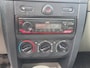 Renault Clio 1.4-16V Dynamique Luxe | AUTOMAAT | Met o.a. airco, elektrische ramen, bluetooth radio, en cruise!