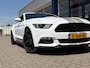 Ford Mustang Fastback 2.3 EcoBoost / 317 PK / Automaat / Race-Striping / Borla Performance sport-uitlaat / Vol-lederen stoelen mét verwarming en koeling / Keyless entry / Schakelflippers stuurwiel / Xenon lampen / Dynamische knipperlichten achter / Climate Control / Cruise Control / Bluetooth Tel + Media / Stuurwielbediening / Shaker Audiosysteem / Achteruitrij-camera + PDC achter / ETC.