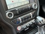 Ford Mustang Fastback 2.3 EcoBoost / 317 PK / Automaat / Race-Striping / Borla Performance sport-uitlaat / Vol-lederen stoelen mét verwarming en koeling / Keyless entry / Schakelflippers stuurwiel / Xenon lampen / Dynamische knipperlichten achter / Climate Control / Cruise Control / Bluetooth Tel + Media / Stuurwielbediening / Shaker Audiosysteem / Achteruitrij-camera + PDC achter / ETC.