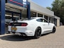 Ford Mustang Fastback 2.3 EcoBoost / 317 PK / Automaat / Race-Striping / Borla Performance sport-uitlaat / Vol-lederen stoelen mét verwarming en koeling / Keyless entry / Schakelflippers stuurwiel / Xenon lampen / Dynamische knipperlichten achter / Climate Control / Cruise Control / Bluetooth Tel + Media / Stuurwielbediening / Shaker Audiosysteem / Achteruitrij-camera + PDC achter / ETC.