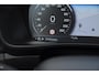 Volvo XC40 T5 262PK Automaat Plug-in hybrid Ultimate Dark / Adaptive cruise control / Trekhaak / Elektrische stoelen / Harman Kardon audio / Pilot assist / BLIS / Stoel en stuur verwarming / Elektrische achterklep / Parkeersensoren met 360 camera