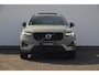 Volvo XC40 T5 262PK Automaat Plug-in hybrid Ultimate Dark / Adaptive cruise control / Trekhaak / Elektrische stoelen / Harman Kardon audio / Pilot assist / BLIS / Stoel en stuur verwarming / Elektrische achterklep / Parkeersensoren met 360 camera