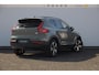 Volvo XC40 T5 262PK Automaat Plug-in hybrid Ultimate Dark / Adaptive cruise control / Trekhaak / Elektrische stoelen / Harman Kardon audio / Pilot assist / BLIS / Stoel en stuur verwarming / Elektrische achterklep / Parkeersensoren met 360 camera