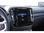 Volvo XC40 T5 262PK Automaat Plug-in hybrid Ultimate Dark / Adaptive cruise control / Trekhaak / Elektrische stoelen / Harman Kardon audio / Pilot assist / BLIS / Stoel en stuur verwarming / Elektrische achterklep / Parkeersensoren met 360 camera