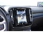 Volvo XC40 T5 262PK Automaat Plug-in hybrid Ultimate Dark / Adaptive cruise control / Trekhaak / Elektrische stoelen / Harman Kardon audio / Pilot assist / BLIS / Stoel en stuur verwarming / Elektrische achterklep / Parkeersensoren met 360 camera