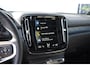 Volvo XC40 T5 262PK Automaat Plug-in hybrid Ultimate Dark / Adaptive cruise control / Trekhaak / Elektrische stoelen / Harman Kardon audio / Pilot assist / BLIS / Stoel en stuur verwarming / Elektrische achterklep / Parkeersensoren met 360 camera