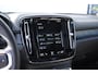 Volvo XC40 T5 262PK Automaat Plug-in hybrid Ultimate Dark / Adaptive cruise control / Trekhaak / Elektrische stoelen / Harman Kardon audio / Pilot assist / BLIS / Stoel en stuur verwarming / Elektrische achterklep / Parkeersensoren met 360 camera