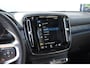 Volvo XC40 T5 262PK Automaat Plug-in hybrid Ultimate Dark / Adaptive cruise control / Trekhaak / Elektrische stoelen / Harman Kardon audio / Pilot assist / BLIS / Stoel en stuur verwarming / Elektrische achterklep / Parkeersensoren met 360 camera