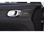 Volvo XC40 T5 262PK Automaat Plug-in hybrid Ultimate Dark / Adaptive cruise control / Trekhaak / Elektrische stoelen / Harman Kardon audio / Pilot assist / BLIS / Stoel en stuur verwarming / Elektrische achterklep / Parkeersensoren met 360 camera