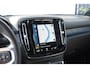 Volvo XC40 T5 262PK Automaat Plug-in hybrid Ultimate Dark / Adaptive cruise control / Trekhaak / Elektrische stoelen / Harman Kardon audio / Pilot assist / BLIS / Stoel en stuur verwarming / Elektrische achterklep / Parkeersensoren met 360 camera