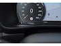 Volvo XC40 T5 262PK Automaat Plug-in hybrid Ultimate Dark / Adaptive cruise control / Trekhaak / Elektrische stoelen / Harman Kardon audio / Pilot assist / BLIS / Stoel en stuur verwarming / Elektrische achterklep / Parkeersensoren met 360 camera